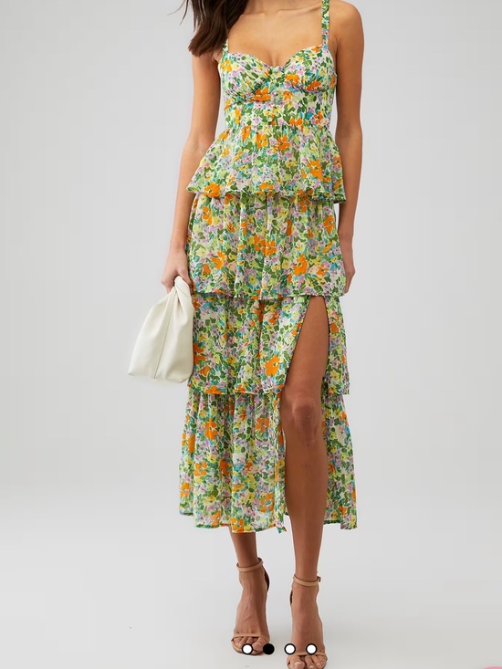 Astr Dresses & Skirts - ASTR midsummer green floral tiered dress. Medium